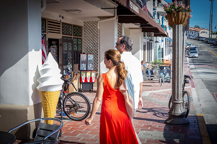 couple exploring shops in beach town San Clemente 