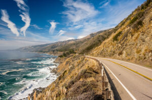 road running along ocean on the cliffs